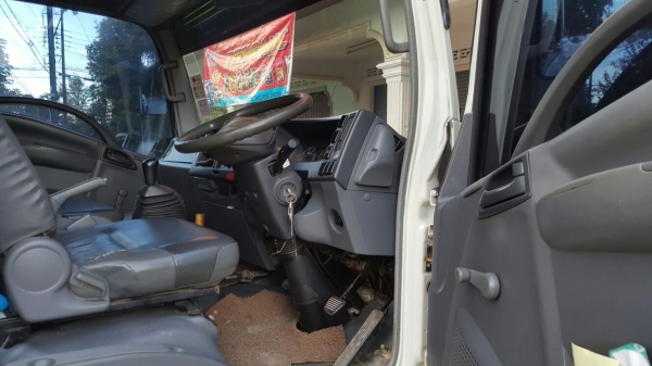 รถอีซุซุ 6 ล้อดั้ม NPR 150 แรงม้า ปี 51.    สนใจติดต่อ  081 - 6079515