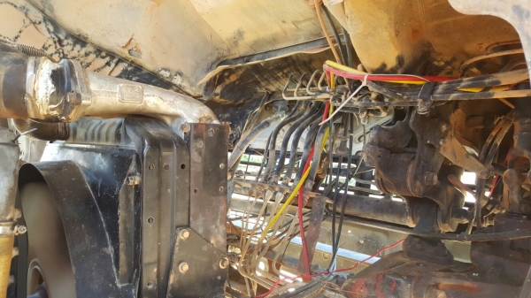 รถฮีโน่ 10 ล้อดั้ม FM3H เปลื่ยนเครื่อง 320 แรงม้า.    สนใจติดต่อ  081 - 6079515