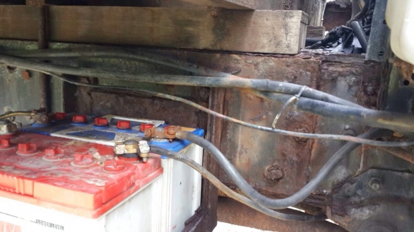 ขายรถบรรทุก 6 ล้อรั้วใหญ่ ISUZU ROCKY 195 แรงม้า ยาง 900 กระบะยาว 7.20 เมตร คัสซี FTR32 ราคา 370000