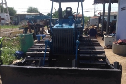 D2PL D2-5 ใบมีดสไลค์ได้ เอียงซ้ายขวา คว้ำหน้าหลัง บรูซโซ่ใหม่หมด เฟืองพ็อกเก็ตใหม่ ใบดีไม่มีหัก เครื่องไม่กินน้ำมันเครื่อง หม้อน้ำดีไม่ร้อนทะลวงมาใหม่ เลี้ยวซ้ายขวาปกติ ปั้มดี ไฟชาร์ทดี เเบตเตอร์รี่พร้อม