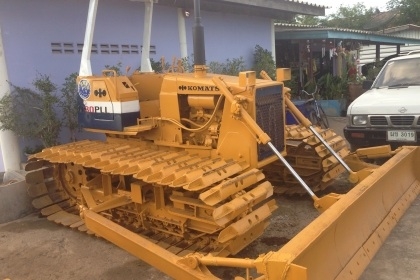 ขายKOMATSU D2-6 PLL สภาพสวย พร้อมใช้งานเครื่องดี ช่วงล่างดี ใบแทร็คเต็ม