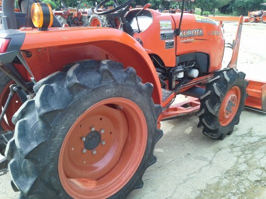 ขาย แทรกเตอร์ KUBOTA L3008 ถูกๆ สวยๆ  รถใช้งานน้อย 8&times;&times; ช.ม สีเดิมๆทั้งคันคับ