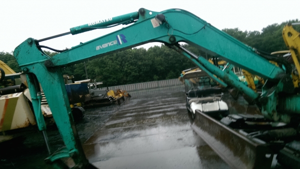 Komatsu PC40R-8 เก่าญี่ปุ่น ตู้เก๋ง แทรคเหล็กหุ้มก้อนยาง