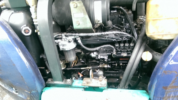 Komatsu PC40R-8 เก่าญี่ปุ่น ตู้เก๋ง แทรคเหล็กหุ้มก้อนยาง