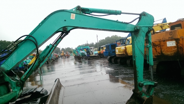 Komatsu PC40R-8 เก่าญี่ปุ่น ตู้เก๋ง แทรคเหล็กหุ้มก้อนยาง