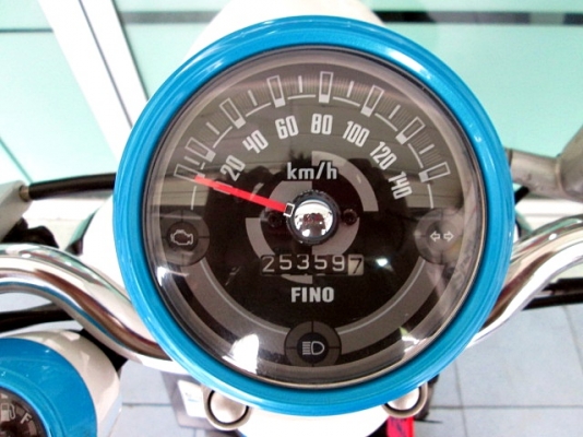 Fino i ลายแฟร์ชั่น สีฟ้าขาวดำ รถเดือน มีนาคม ปี57 รุ่นใหม่หัวฉีด ประหยัดน้ำมัน ไมล์ 2 หมื่นโล แถม 3 รายการ 24900