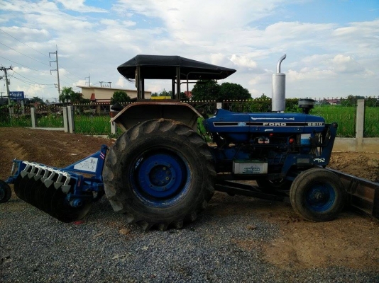 รถไถฟอร์ด.6610 ท้าย 6600 เสื้อลาย ท่อไอดีโตปั้มเฮท (ปั๊มกลม) ผาน CMT หน้า-หลังเลยครับ