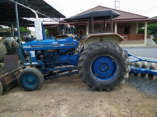 รถไถฟอร์ด.6610 ท้าย 6600 เสื้อลาย ท่อไอดีโตปั้มเฮท (ปั๊มกลม) ผาน CMT หน้า-หลังเลยครับ