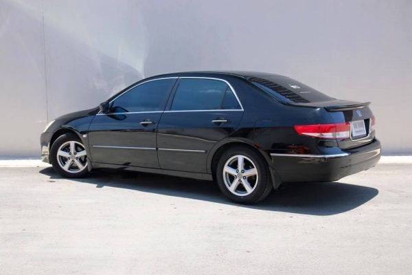 ขาย HONDA Accord 2.4 สีดำ ปี 2003 (EL) ติดแก๊ส LPG ถังแค๊ปซูน วิทยุ 2 DIN รถเพิ่งเปลี่ยนยางมาใหม่ทั้งสี่เส้น