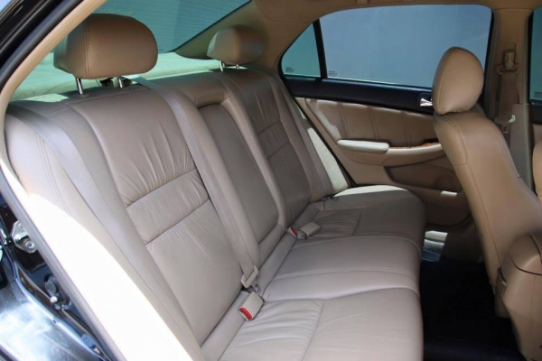 ขาย HONDA Accord 2.4 สีดำ ปี 2003 (EL) ติดแก๊ส LPG ถังแค๊ปซูน วิทยุ 2 DIN รถเพิ่งเปลี่ยนยางมาใหม่ทั้งสี่เส้น