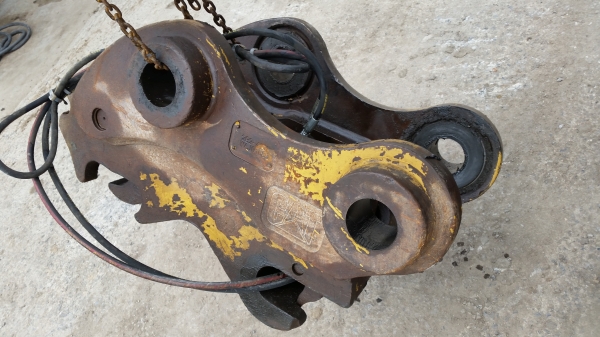 ขายด่วนตัวงับบุ้งกี๋ของCAT320ไช้งานได้ปกติ