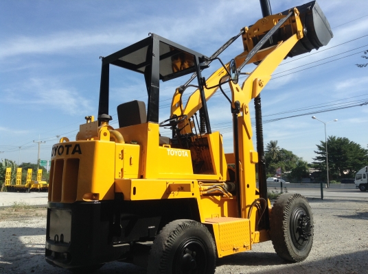 ขายรถตักเก่าญี่ปุ่น TOYOTA 3SD25. ตักได้สูง แขนยาว ดิสเบรคคู่หน้า