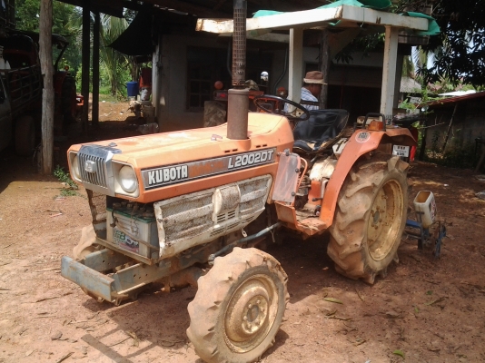 KUBOTA L20 หาง4 หางหยอดข้าว เครื่องดี เพลาหน้าถอดครับ
