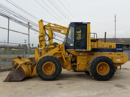 มาใหม่ !! ขายรถตักล้อยาง WA250-1 ยี่ห้อ KOMATSU นำเข้าจากต่างประเทศแท้ 100\% สภาพสวย ไม่เคยใช้งานในไทย