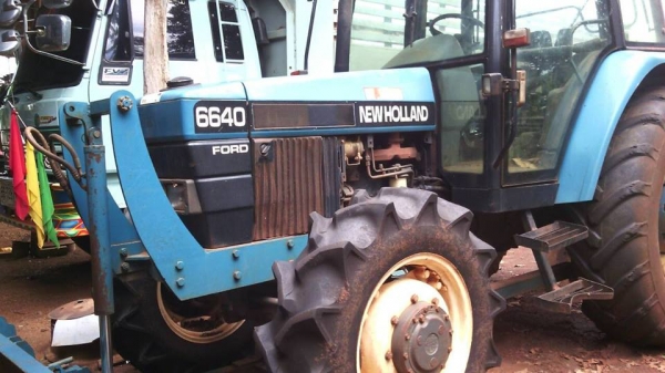**660,000 บ.ต่อรอง/// รถไถ2เพลา FORD-6640 Newhollan 4WD ตัวนอก เก๋งตู้ **ขาย FORD NEWHOLLAND 6640 4W