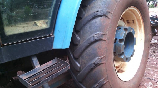 **660,000 บ.ต่อรอง/// รถไถ2เพลา FORD-6640 Newhollan 4WD ตัวนอก เก๋งตู้ **ขาย FORD NEWHOLLAND 6640 4W