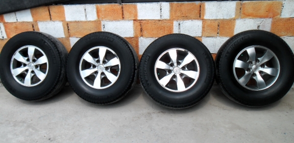 แม็ก toyota vigo ุ6 รู ขอบ 16 พร้อมยาง แม็กไม่คตไม่ดุ้งพร้อมวิ่ง