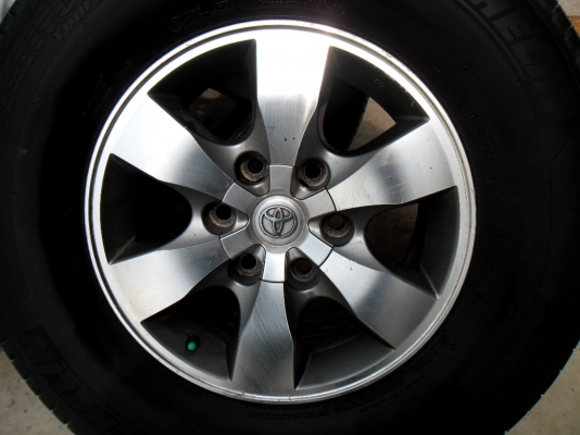 แม็ก toyota vigo ุ6 รู ขอบ 16 พร้อมยาง แม็กไม่คตไม่ดุ้งพร้อมวิ่ง