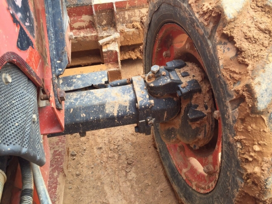 ขายรถไถ2เพลา KUBOTA M7040 สวยเดิม เล่มทะเบียน สนใจโทร 081-970-1072