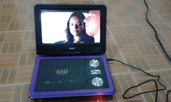 ขายคับเครื่องเล่นแบบพกพาหน้าจอ9"