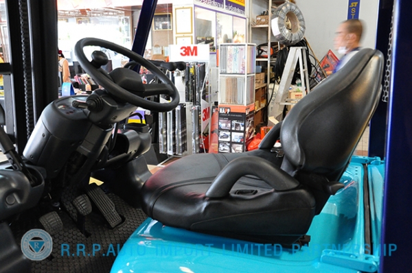 ขายรถโฟล์คลิฟท์มือสอง KOMATSU รุ่น FD25T  ราคา 295,000 บาท นำเข้าจากประเทศญี่ปุ่น 100\% ไม่เคยใช้งานในประเทศไทย