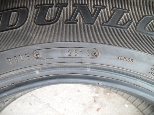 ยางDunlop 215 - 65 - 16 ปี 13 ครบชุด 4 เส้น สภาพสวยๆดอกเต็มๆยางเหลือเยอะวิ่งใด้อีกนาน