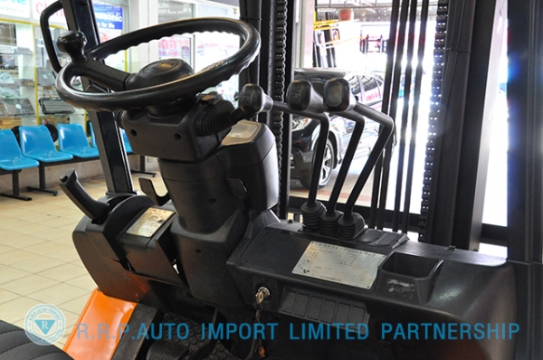 ขายรถโฟล์คลิฟท์มือสอง TOYOTA รุ่น 7FD25 ราคา xxx,xxx บาท นำเข้าจากประเทศญี่ปุ่น 100\% ไม่เคยใช้งานในไทย