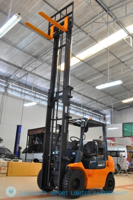 ขายรถโฟล์คลิฟท์มือสอง TOYOTA รุ่น 7FD25 ราคา xxx,xxx บาท นำเข้าจากประเทศญี่ปุ่น 100\% ไม่เคยใช้งานในไทย