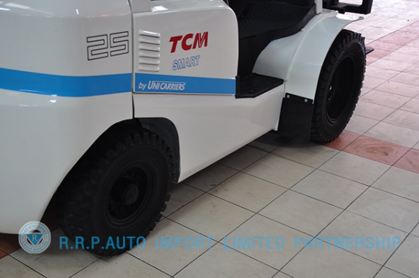 ขายรถโฟล์คลิฟท์มือสอง TCM รุ่น FHD25I3A  ราคา 445,000 บาท นำเข้าจากประเทศญี่ปุ่น 100\% ไม่เคยใช้งานในประเทศไทย