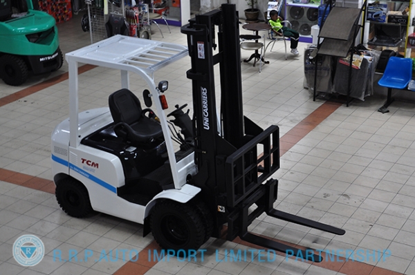 ขายรถโฟล์คลิฟท์มือสอง TCM รุ่น FHD25I3A  ราคา 445,000 บาท นำเข้าจากประเทศญี่ปุ่น 100\% ไม่เคยใช้งานในประเทศไทย