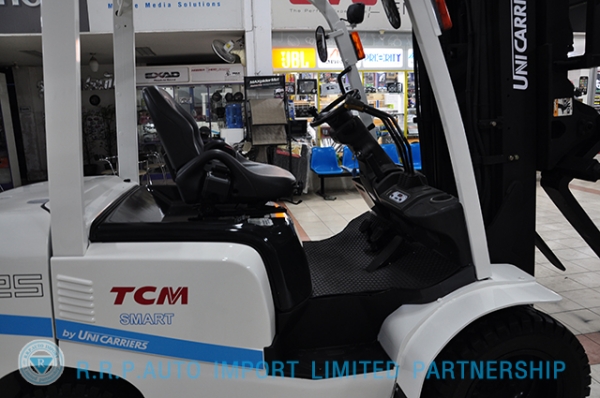 ขายรถโฟล์คลิฟท์มือสอง TCM รุ่น FHD25I3A  ราคา 445,000 บาท นำเข้าจากประเทศญี่ปุ่น 100\% ไม่เคยใช้งานในประเทศไทย