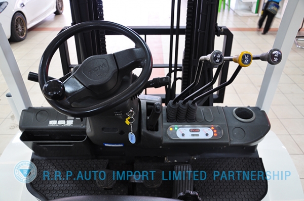 ขายรถโฟล์คลิฟท์มือสอง TCM รุ่น FHD25I3A  ราคา 445,000 บาท นำเข้าจากประเทศญี่ปุ่น 100\% ไม่เคยใช้งานในประเทศไทย