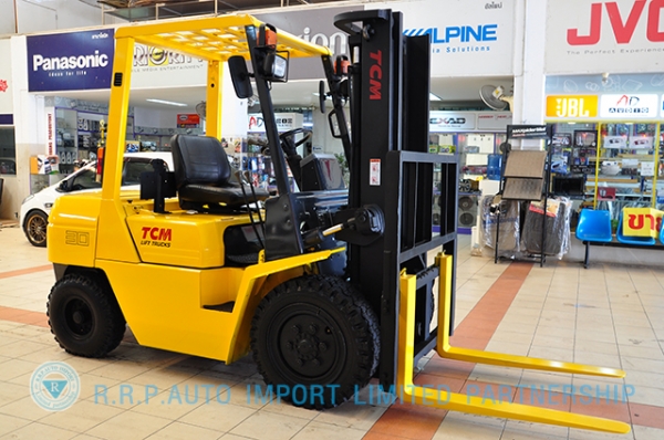 ขายรถโฟล์คลิฟท์มือสอง TCM รุ่น FD30N8  ราคา 315,000 บาท นำเข้าจากประเทศญี่ปุ่น 100\% ไม่เคยใช้งานในประเทศไทย