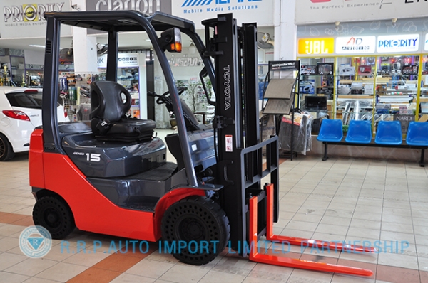 ขายรถโฟล์คลิฟท์มือสอง TOYOTA รุ่น 8FD15 ราคา xxx,xxx บาท นำเข้าจากประเทศญี่ปุ่น 100\% ไม่เคยใช้งานในไทย