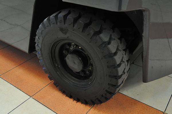 ขายรถโฟล์คลิฟท์มือสอง NISSAN  รุ่น EH01 ราคา 225,000 บาท นำเข้าจากประเทศญี่ปุ่น 100\% ไม่เคยใช้งานในไทย