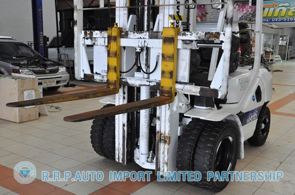 ขายรถโฟล์คลิฟท์มือสอง KOMATSU รุ่น FG30T ราคา 455,000 บาท นำเข้าจากประเทศญี่ปุ่น 100\% ไม่เคยใช้งานในประเทศไทย