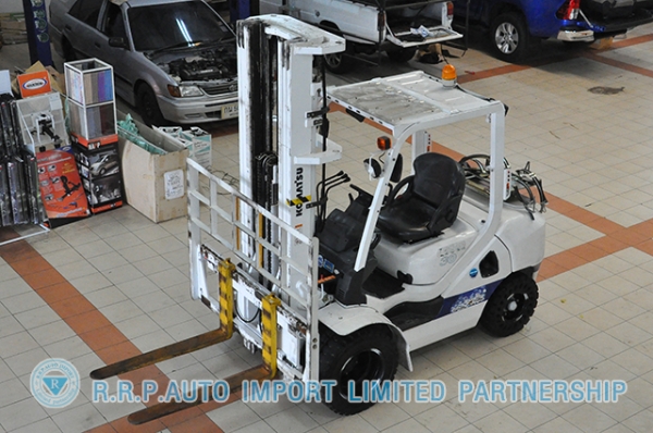 ขายรถโฟล์คลิฟท์มือสอง KOMATSU รุ่น FG30T ราคา 455,000 บาท นำเข้าจากประเทศญี่ปุ่น 100\% ไม่เคยใช้งานในประเทศไทย