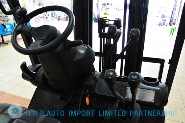 ขายรถโฟล์คลิฟท์มือสอง KOMATSU รุ่น FG18HC ราคา 255,000 บาท นำเข้าจากประเทศญี่ปุ่น 100\% ไม่เคยใช้งานในประเทศไทย