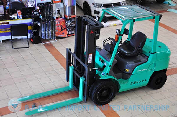 ขายรถโฟล์คลิฟท์มือสอง MITSUBISHI รุ่น FD30T GRENDIA  ราคา 435,000 บาท นำเข้าจากประเทศญี่ปุ่น 100\% ไม่เคยใช้งานในประเทศไทย