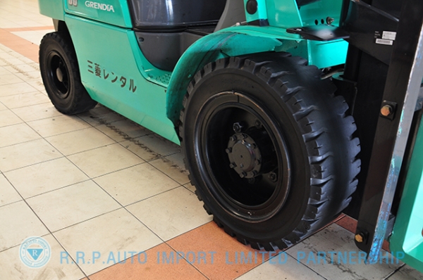 ขายรถโฟล์คลิฟท์มือสอง MITSUBISHI รุ่น FD30T GRENDIA  ราคา 435,000 บาท นำเข้าจากประเทศญี่ปุ่น 100\% ไม่เคยใช้งานในประเทศไทย