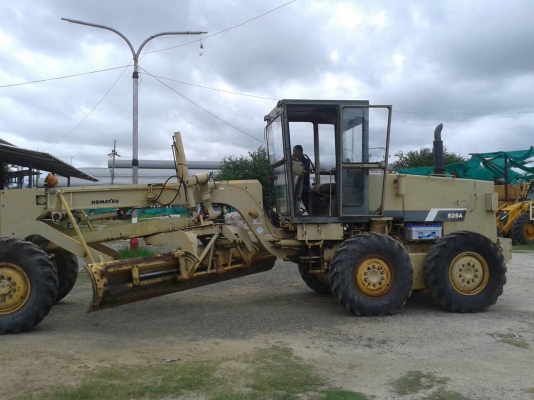 ขายรถเกรดKOMATSU 625Aสภาพเก่าเก็บทุกอย่างเดิมหมด