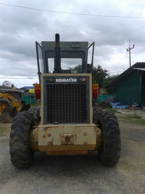 ขายรถเกรดKOMATSU 625Aสภาพเก่าเก็บทุกอย่างเดิมหมด
