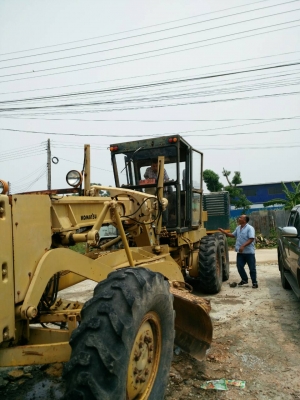 ขายรถเกรดKOMATSU 625Aสภาพเก่าเก็บทุกอย่างเดิมหมด