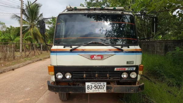 ขาย 6 ล้อดั้ม ยาง 900 HINO KL340 เครื่อง EH500 165 แรงม้า เฟืองท้าย FUSO คัสซีสวย พวงมาลัยพาวเวอร์ ทะเบียนเต็มพร้อมโอนครับ