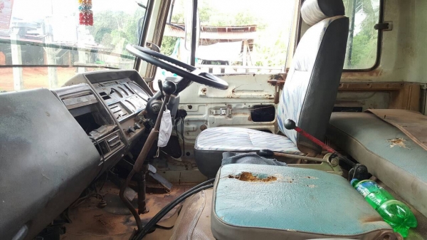 ขาย 6 ล้อดั้ม ยาง 900 HINO KL340 เครื่อง EH500 165 แรงม้า เฟืองท้าย FUSO คัสซีสวย พวงมาลัยพาวเวอร์ ทะเบียนเต็มพร้อมโอนครับ