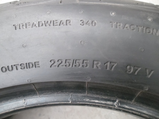 ยาง Continental 225 - 55 - 17 ปี 13 ครบชุด 4 เส้น ยางสวยตุ่มหน้ายางยังอยู่สวยๆไม่มีปะ