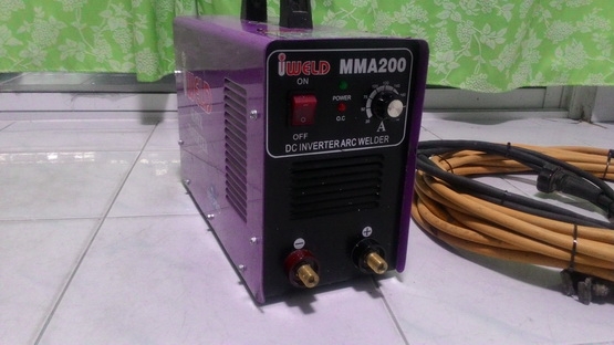 ตู้เชื่อมอินเวอร์เตอร์ IWELD MMA 200 สภาพดีพร้อมใช้งาน มีสายเชื่อมยาวๆแถมไปให้ด้วยครับ