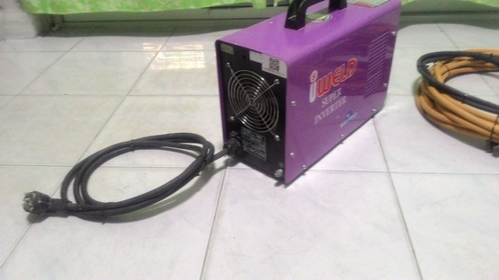ตู้เชื่อมอินเวอร์เตอร์ IWELD MMA 200 สภาพดีพร้อมใช้งาน มีสายเชื่อมยาวๆแถมไปให้ด้วยครับ