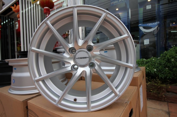 ขายล้อ VOSSEN CVT ขอบ15 หน้า7.5 หลัง8.5 4H100 วงละ 2,750 บาท