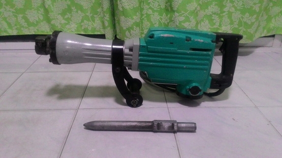 เครื่องสกัดคอนกรีตไฟฟ้าขนาด 16 โล (ตัวใหญ่) ผ่านการใช้งานมาน้อยมากๆครับ เครื่องสกัดคอนกรีตไฟฟ้าขนาด 16 โล (ตัวใหญ่) ผ่านการใช้งานมาน้อยมากๆครับ